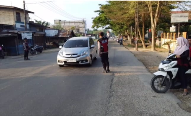 Polsek Rantau Selamat Gelar Strong Point Pagi Demi Kelancaran Arus Lalu Lintas