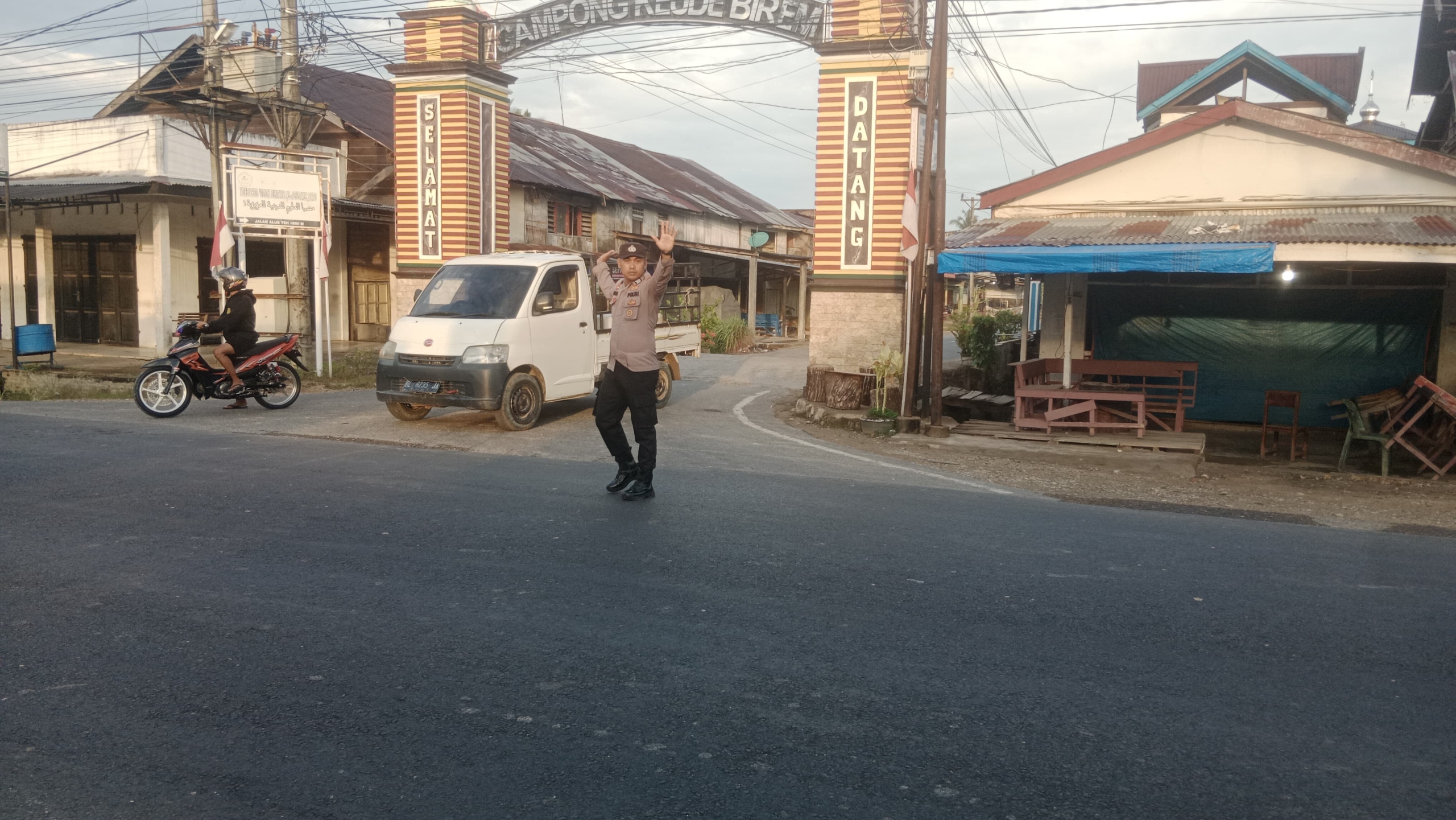 Polsek Birem Bayeun Laksanakan Protap 01 Pagi Hari Demi Tertib Lalu Lintas dan Pelayanan Publik