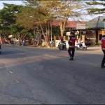 Polsek Rantau Selamat Laksanakan Strong Point Pagi, Wujudkan Kamseltibcarlantas di Jalur Nasional