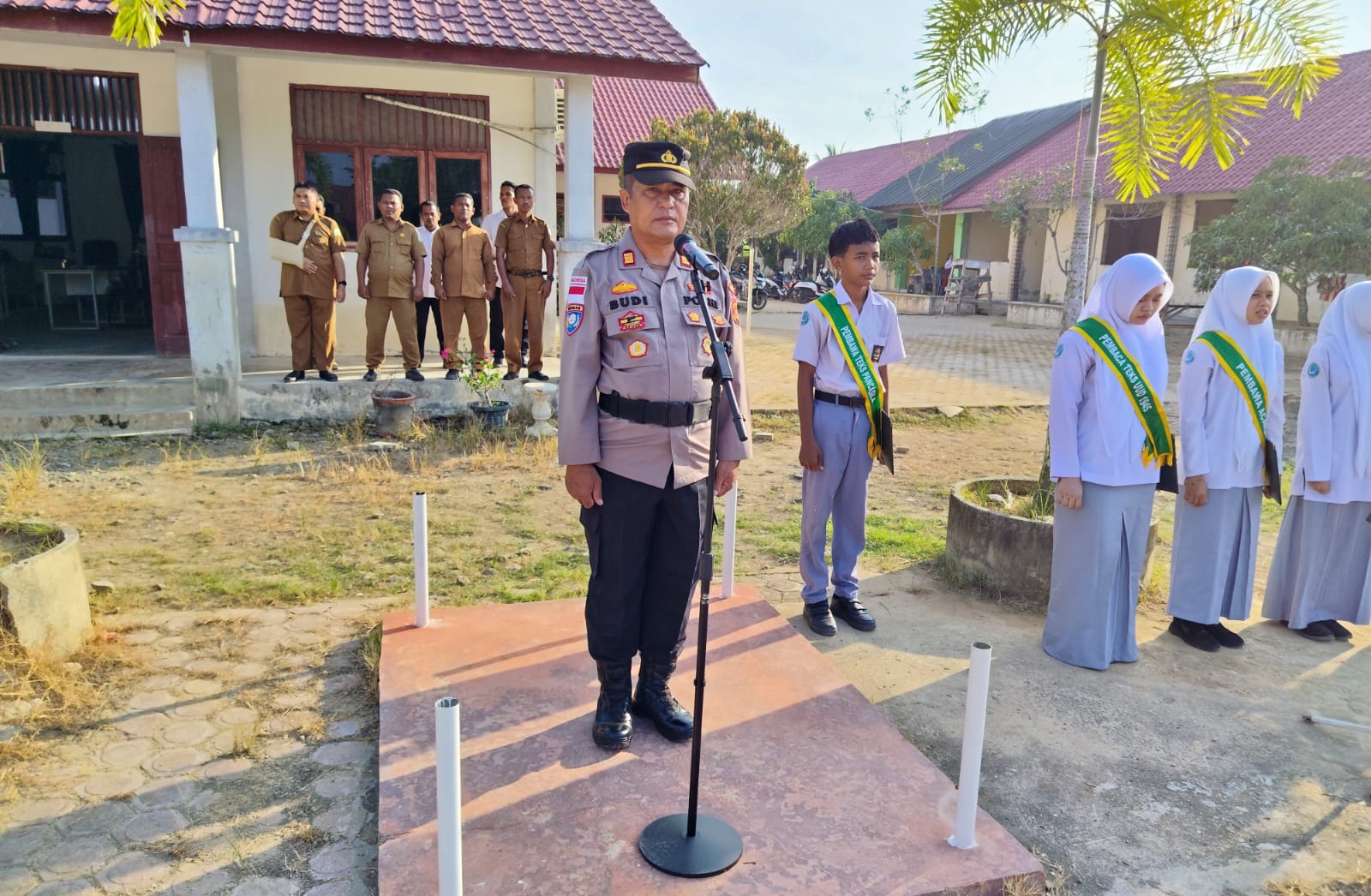 Sat Binmas Polres Langsa Jadi Irup di SMKN 5, Edukasi Pelajar tentang Disiplin dan Bahaya Penyimpangan