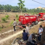 Polsek Birem Bayeun Sigap Tangani Kebakaran Lahan di Gampong Merbau Dua