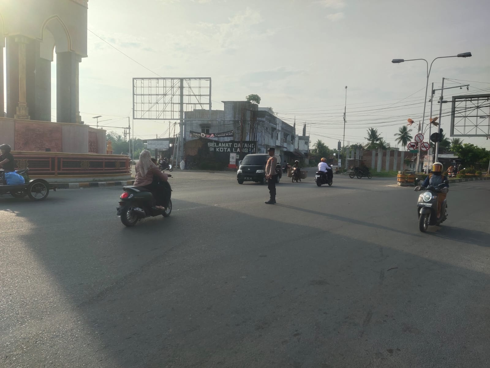 Polsek Langsa Barat Gelar Protap 01 Pengaturan Lalin di Sejumlah Simpang Strategis