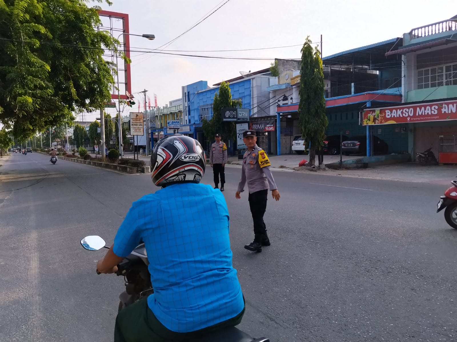 Polsek Langsa Barat Laksanakan Gatur Lalin Pagi Tingkatkan Pelayanan Publik