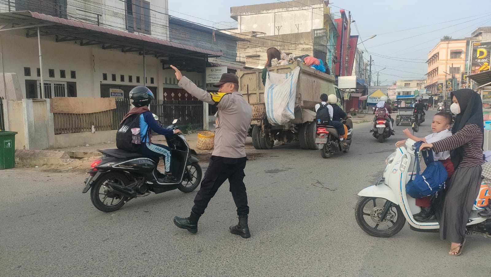 Polsek Langsa Optimalkan Gatur Lalin Pagi Dukung Program Presisi Polri