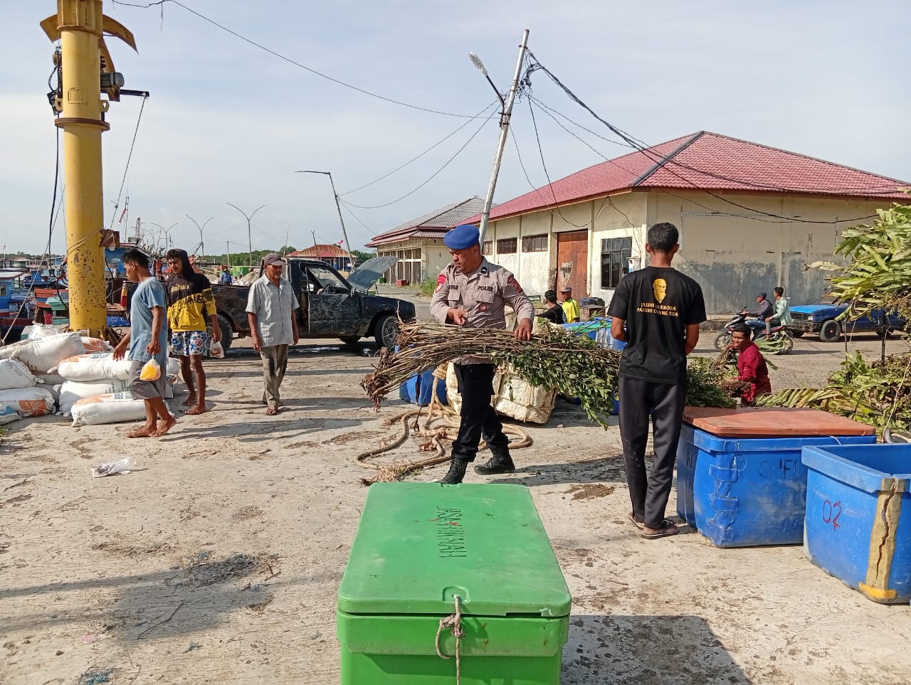 Patroli Dialogis Sat Polairud Polres Langsa Tingkatkan Pengawasan Aktivitas Nelayan di TPI Kuala Langsa
