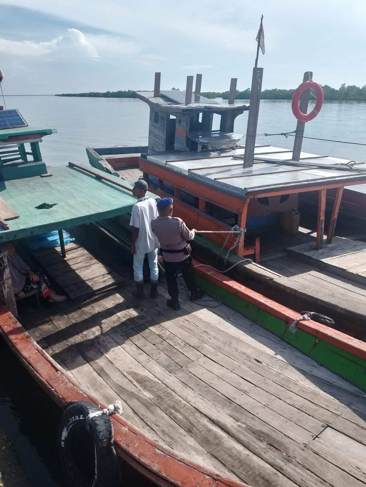 Sat Polairud Polres Langsa Perkuat Pengawasan di TPI Kuala Langsa, Tekankan Keselamatan Nelayan