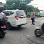 Polsek Langsa Barat Intensifkan Pengaturan Lalu Lintas Pagi untuk Wujudkan Kamseltibcarlantas di Titik Rawan Kemacetan