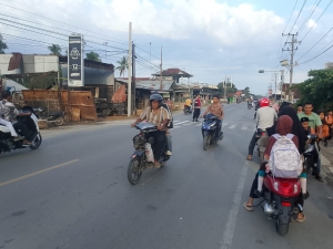 Polsek Manyak Payed Laksanakan Gatur Lalin dan Pelayanan Pagi di Kawasan Sekolah
