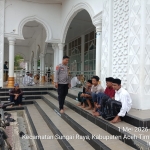 Polsek Sungai Raya Laksanakan Pengamanan Sholat Jumat, Pererat Sinergi dengan Masyarakat