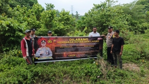 Polsek Sungai Raya Intensifkan Patroli Karhutla untuk Cegah Kebakaran Hutan dan Lahan di Wilayah Rawan