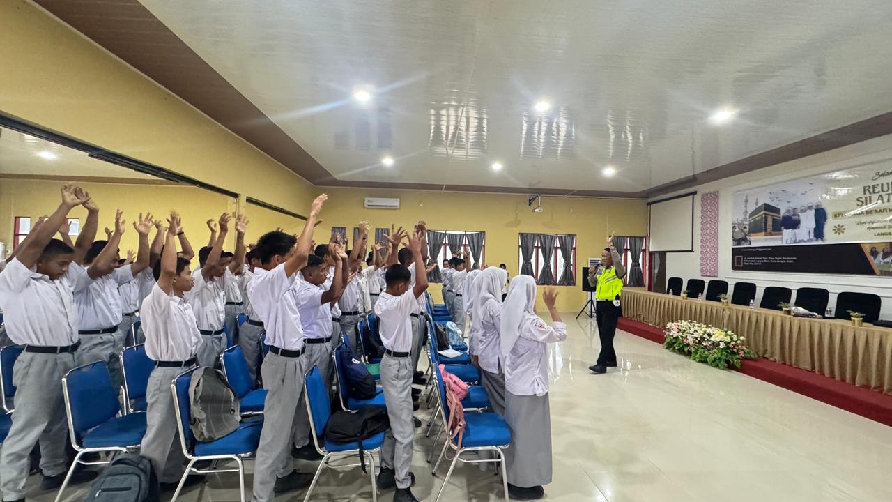 Sat Lantas Polres Langsa Edukasi Pelajar Lewat Program Police Go To School