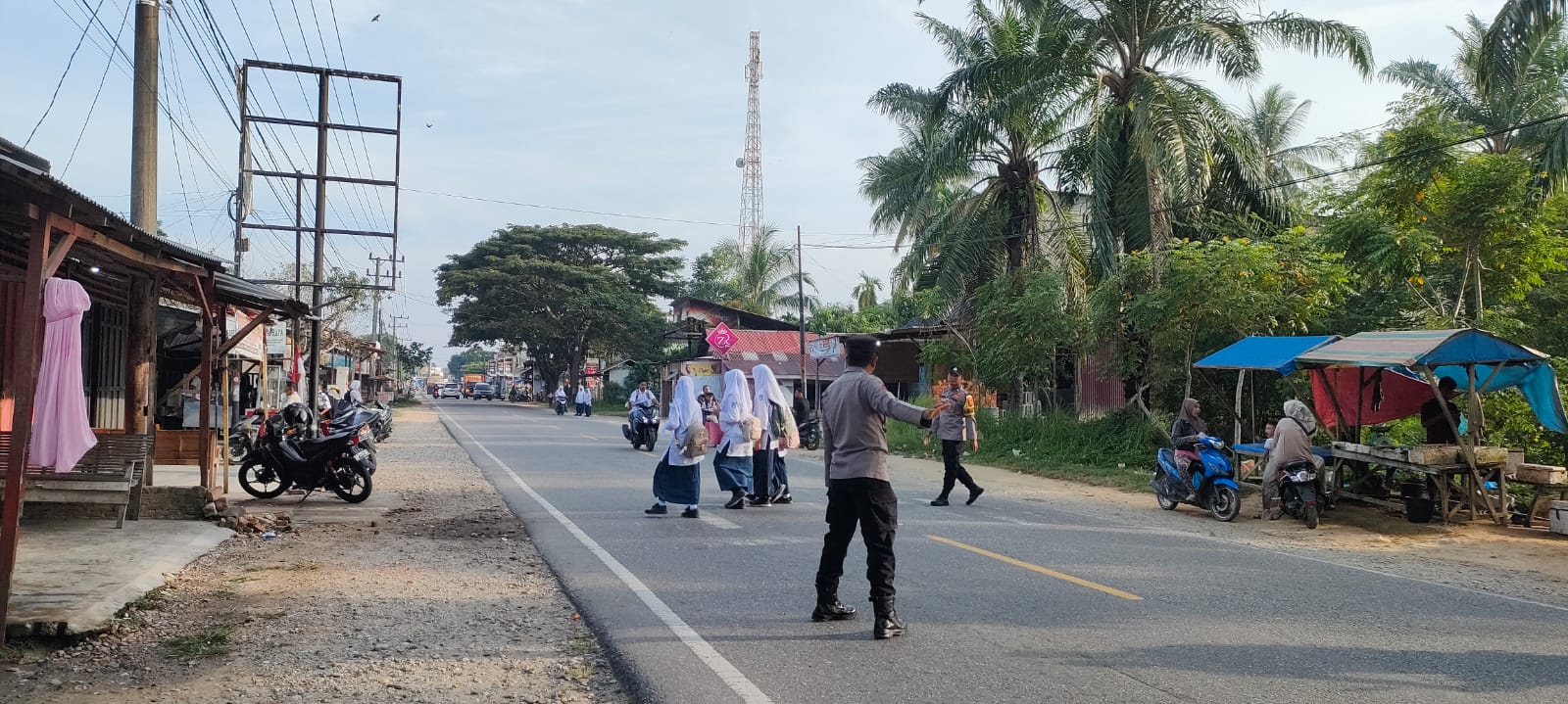 Polsek Sungai Raya Intensifkan Gatur Pagi di Sekolah, Wujudkan Kamseltibcar Lantas Kondusif