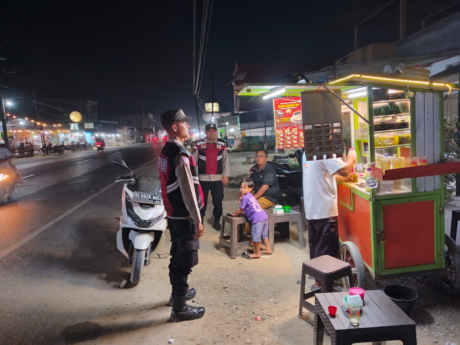 Polsek Manyak Payed Intensifkan Patroli Malam Demi Menjaga Situasi Kamtibmas Kondusif