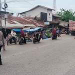 Polsek Sungai Raya Tingkatkan Pengaturan Lalu Lintas di Kawasan Pasar Pekan untuk Jaga Kamtibcarlantas