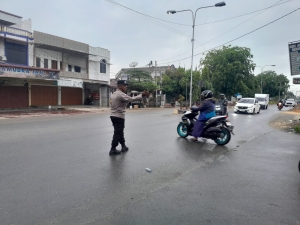 Polsek Langsa Barat Optimalkan Pengaturan Lalu Lintas di Sejumlah Titik Padat Aktivitas Warga