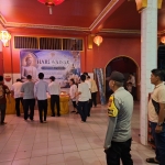 Personel Polsek Langsa Lakukan Pengamanan Perayaan Hari Waisak di Vihara Buddha Langsa