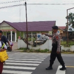 Polsek Manyak Payed Laksanakan Gatur Lalin Pagi untuk Dukung Pelayanan Publik Presisi