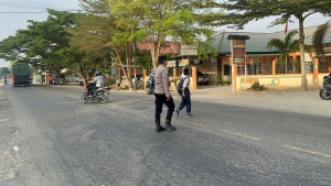 Polsek Rantau Selamat Perkuat Strong Point Pagi untuk Kelancaran Arus Lalu Lintas dan Pelayanan Masyarakat