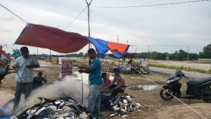 Sat Polairud Polres Langsa Tingkatkan Patroli Dialogis di TPI Kuala Langsa untuk Keselamatan Nelayan