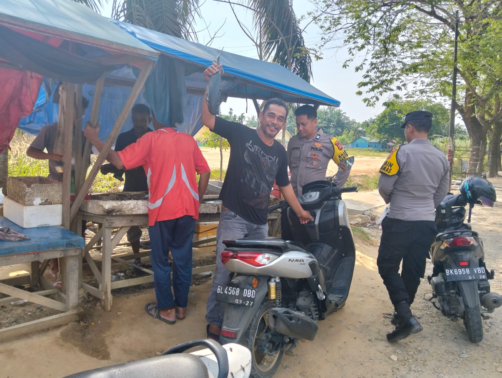Patroli Siang Polsek Sungai Raya Perkuat Pengawasan Kamtibmas di Wilayah Pedesaan