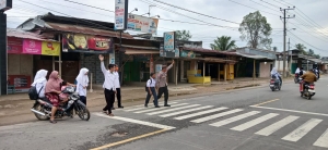 Polsek Manyak Payed Gelar Pengaturan Lalu Lintas Pagi untuk Dukung Pelayanan Publik Presisi