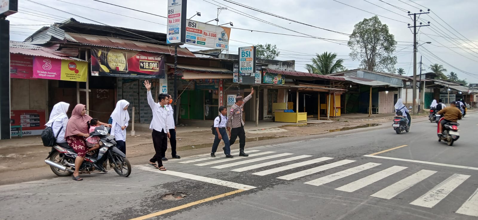 Polsek Manyak Payed Gelar Pengaturan Lalu Lintas Pagi untuk Dukung Pelayanan Publik Presisi