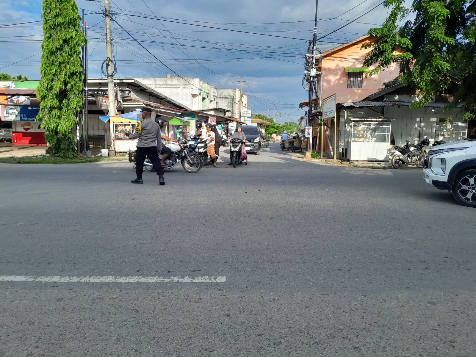 Polsek Langsa Barat Intensifkan Gatur Lalin dan Pelayanan Pagi Demi Kelancaran Aktivitas Warga