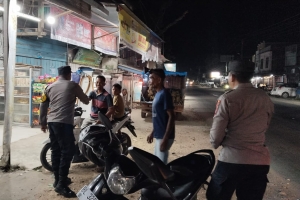 Patroli Harkamtibmas Polsek Sungai Raya Perkuat Pengawasan Aktivitas Warga di Wilayah Gampong