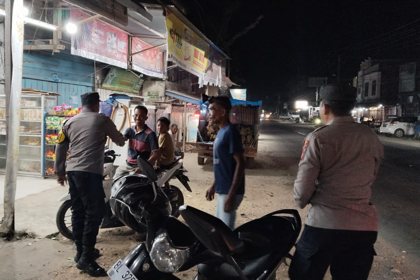 Patroli Harkamtibmas Polsek Sungai Raya Perkuat Pengawasan Aktivitas Warga di Wilayah Gampong