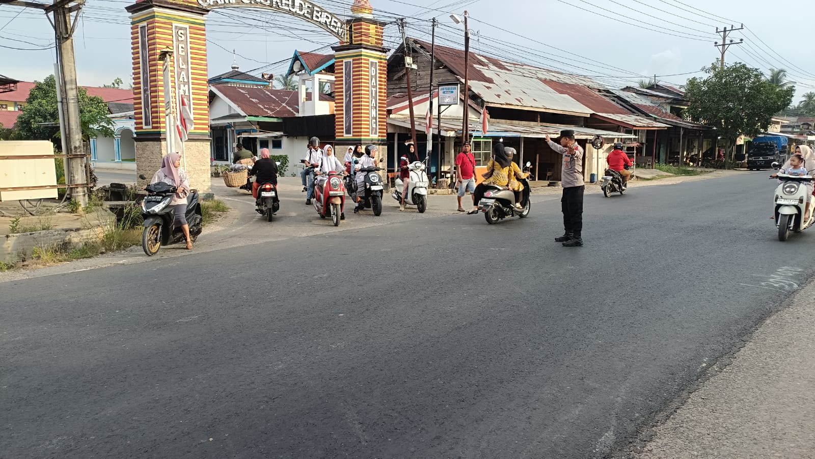 Polsek Birem Bayeun Laksanakan Protap 01 untuk Wujudkan Kamseltibcarlantas di Jalur Nasional