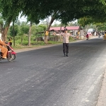 Polsek Birem Bayeun Tingkatkan Pelayanan Pagi Melalui Pengaturan Lalu Lintas di Kawasan Sekolah dan Pasar