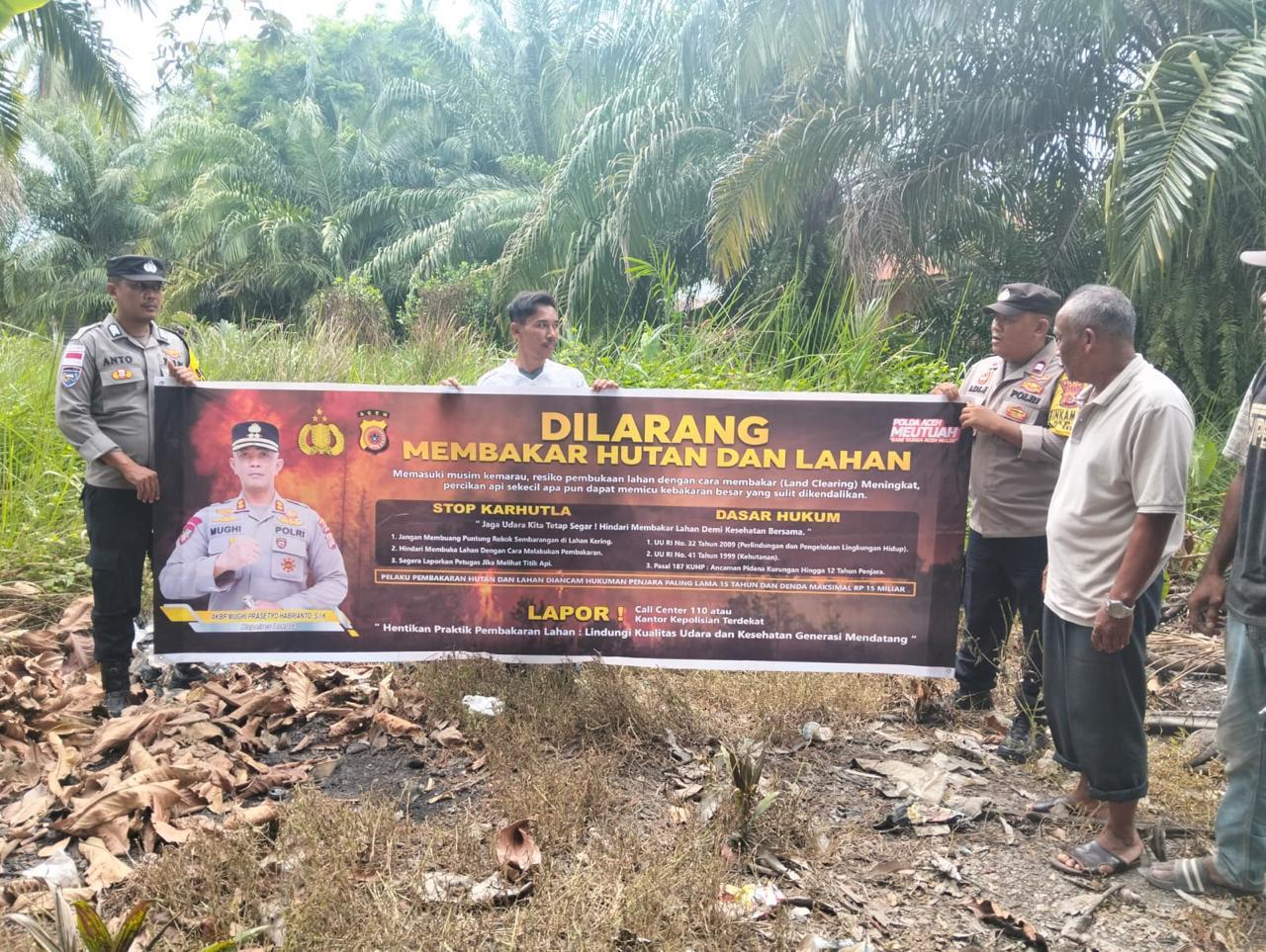 Patroli Karhutla Polsek Sungai Raya Perkuat Antisipasi Kebakaran Hutan dan Lahan di Bukit Selamat