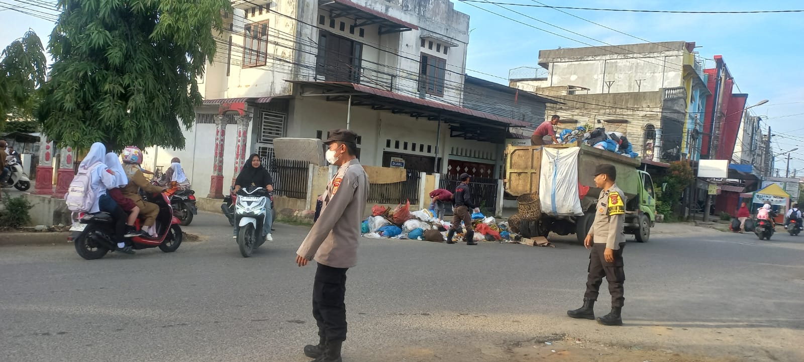 Polsek Langsa Perkuat Protap 01 Melalui Pengaturan Lalu Lintas dan Pelayanan Pagi kepada Masyarakat