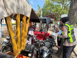 Satlantas Polres Langsa Gencarkan Edukasi Keselamatan Berlalu Lintas kepada Pengemudi Becak
