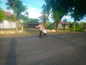 Polsek Birem Bayeun Tingkatkan Pelayanan Pagi Melalui Giat Protap 01 di Kawasan Sekolah dan Simpang Keude