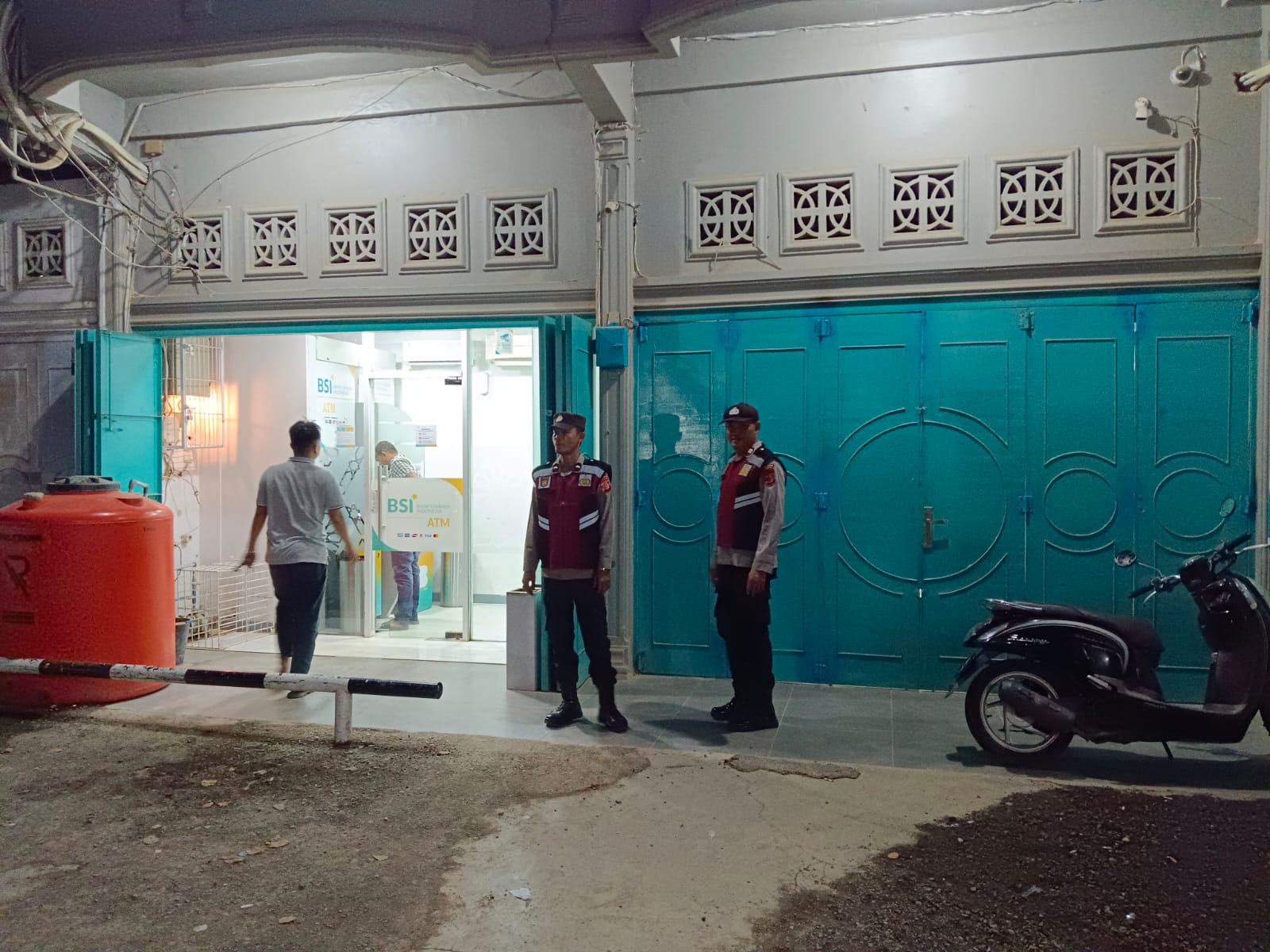 Polsek Manyak Payed Perkuat Pengawasan Aktivitas Warga Melalui Patroli Rutin Malam Hari
