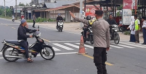 Polsek Manyak Payed Tingkatkan Pelayanan Pagi Melalui Pengaturan Lalu Lintas di Kawasan Sekolah