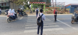 Polsek Manyak Payed Hadir di Kawasan Pendidikan untuk Dukung Kelancaran Aktivitas Pagi Masyarakat