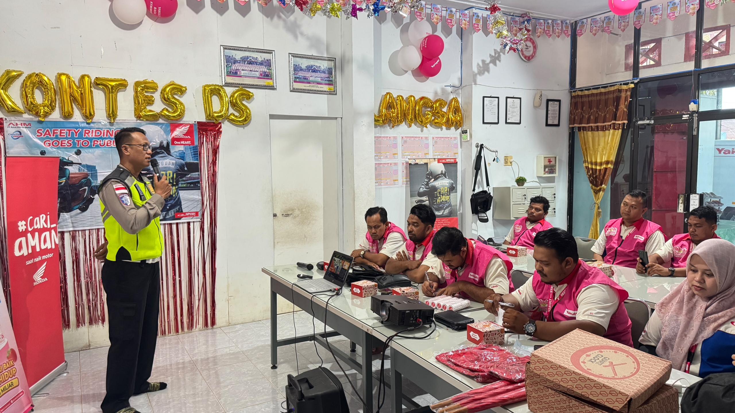 Satlantas Polres Langsa Edukasi Karyawan PT Yakult tentang Keselamatan Berkendara dan Tertib Berlalu Lintas