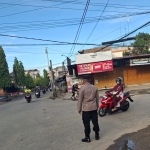 Polsek Langsa Tingkatkan Pelayanan Publik Melalui Pengaturan Lalu Lintas di Titik Rawan Kepadatan