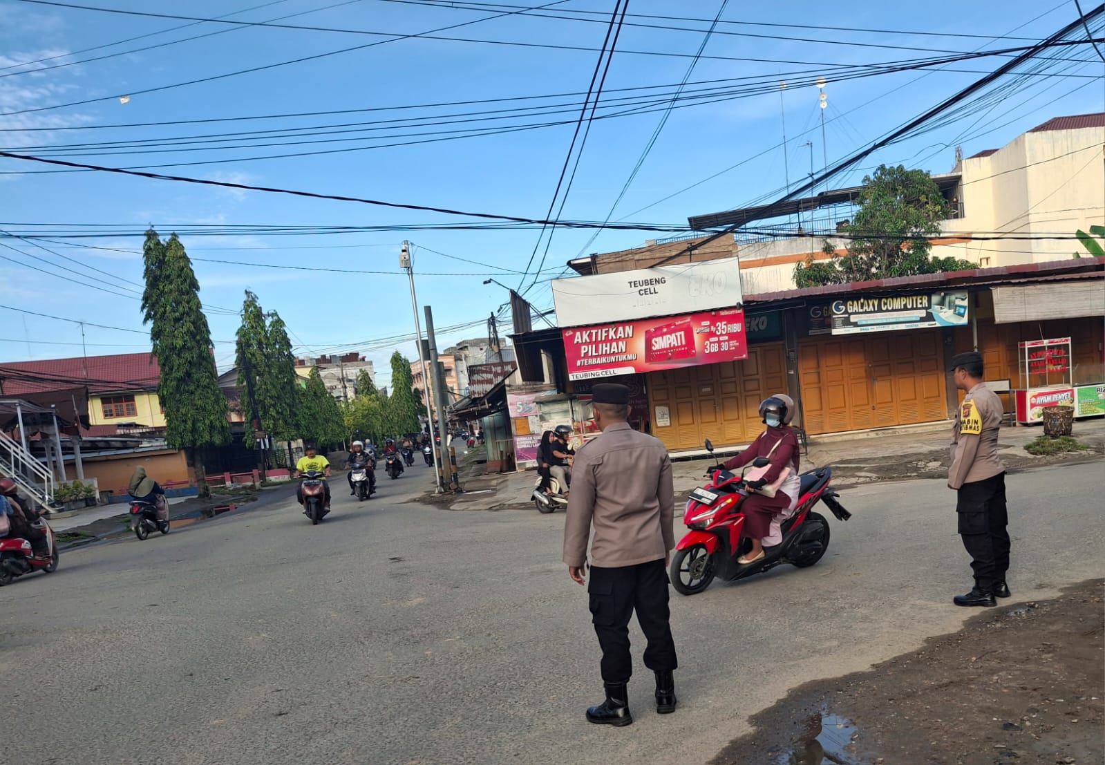 Polsek Langsa Tingkatkan Pelayanan Publik Melalui Pengaturan Lalu Lintas di Titik Rawan Kepadatan