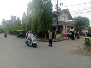 Polsek Langsa Hadir di Tengah Masyarakat Melalui Pengaturan Lalu Lintas dan Pelayanan Pagi