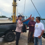 Sat Polairud Polres Langsa Edukasi Nelayan dan Pemilik Kapal Melalui Patroli Dialogis di TPI Kuala Langsa