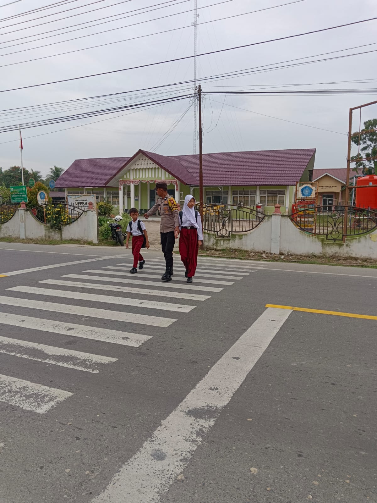 Polsek Manyak Payed Laksanakan Protap 01 di Kawasan Sekolah untuk Dukung Keselamatan Pelajar