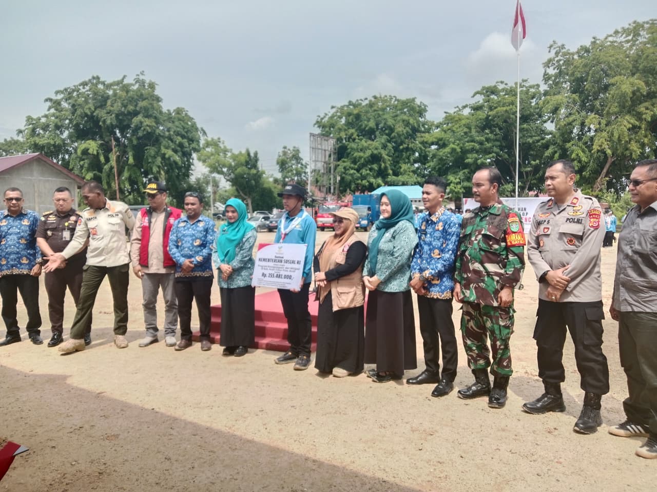 Kapolsek Birem Bayeun Hadiri Pengukuhan dan Simulasi Kampung Siaga Bencana untuk Perkuat Kesiapsiagaan Masyarakat