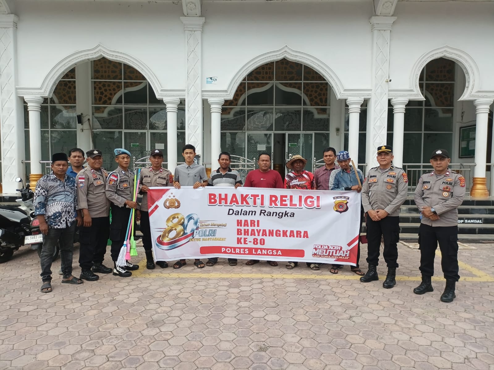 Polsek Sungai Raya Wujudkan Kepedulian Sosial Melalui Bakti Religi Sambut Hari Bhayangkara Ke-80