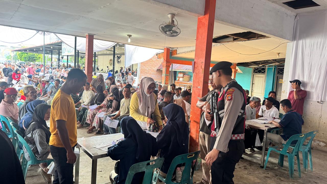 Sat Samapta Polres Langsa Laksanakan Pengamanan Penyaluran Bantuan Bagi Masyarakat Terdampak Bencana