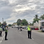 Sat Lantas Polres Langsa Laksanakan Strong Point dan Pengamanan Ziarah TMP, Arus Lalu Lintas Terkendali
