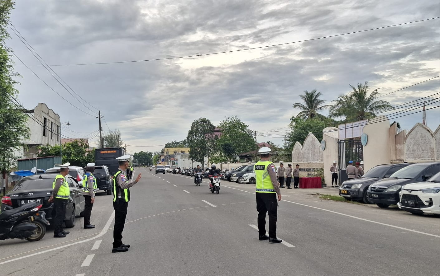 Sat Lantas Polres Langsa Laksanakan Strong Point dan Pengamanan Ziarah TMP, Arus Lalu Lintas Terkendali