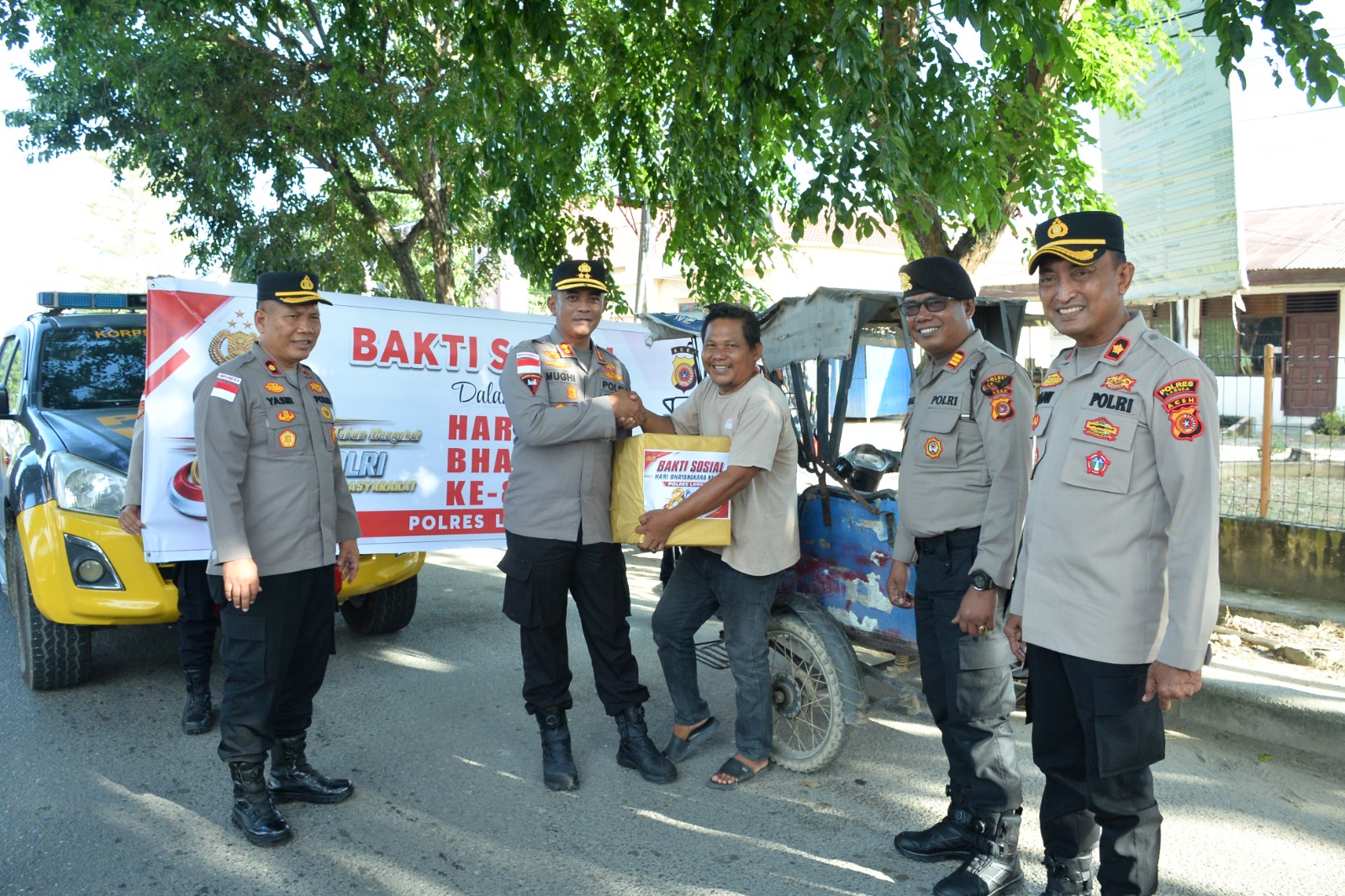 Polres Langsa Salurkan 100 Paket Sembako untuk Warga Kurang Mampu, Wujud Nyata Pengabdian Polri di Hari Bhayangkara ke-80